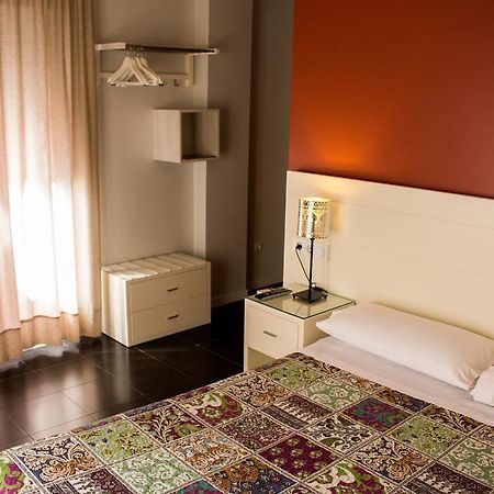 Hostal San Vicente II Севиля Екстериор снимка
