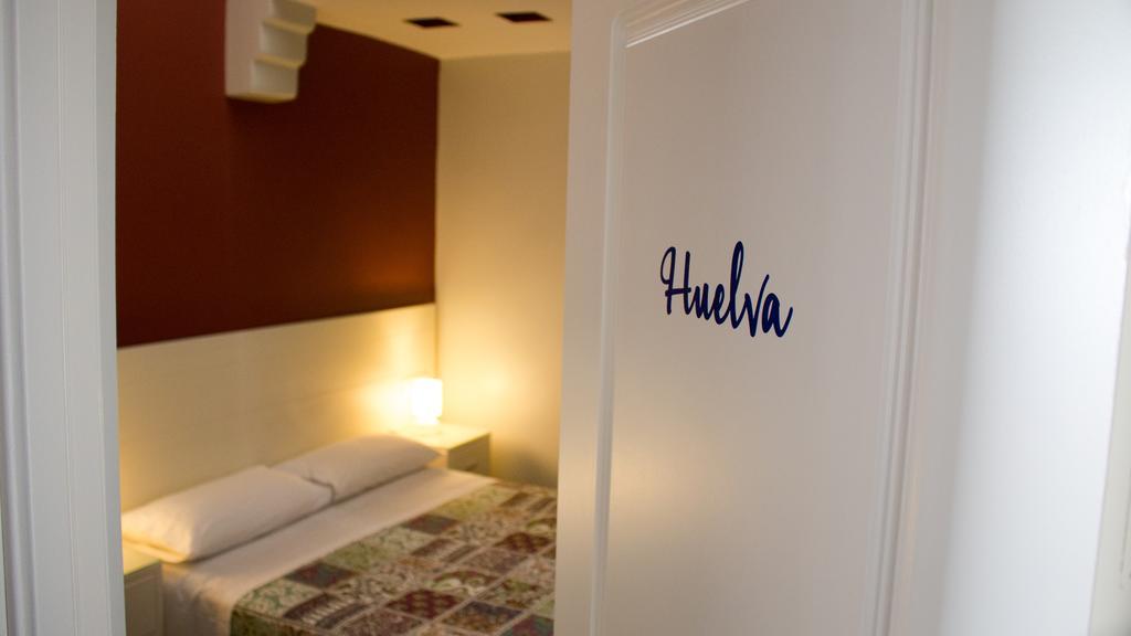 Hostal San Vicente II Севиля Екстериор снимка