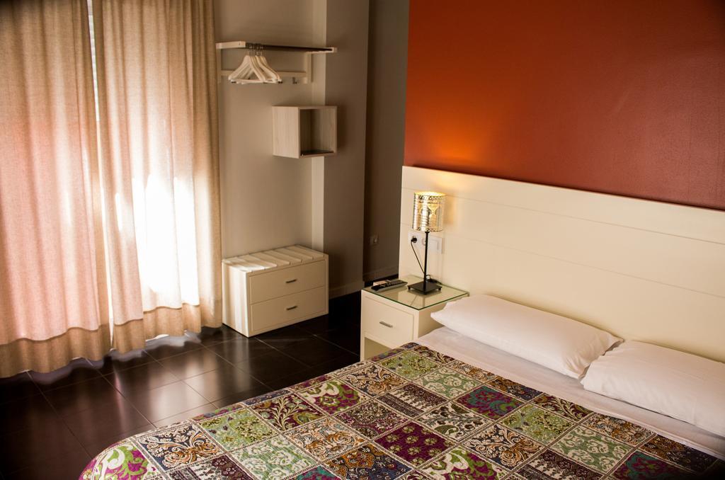 Hostal San Vicente II Севиля Екстериор снимка