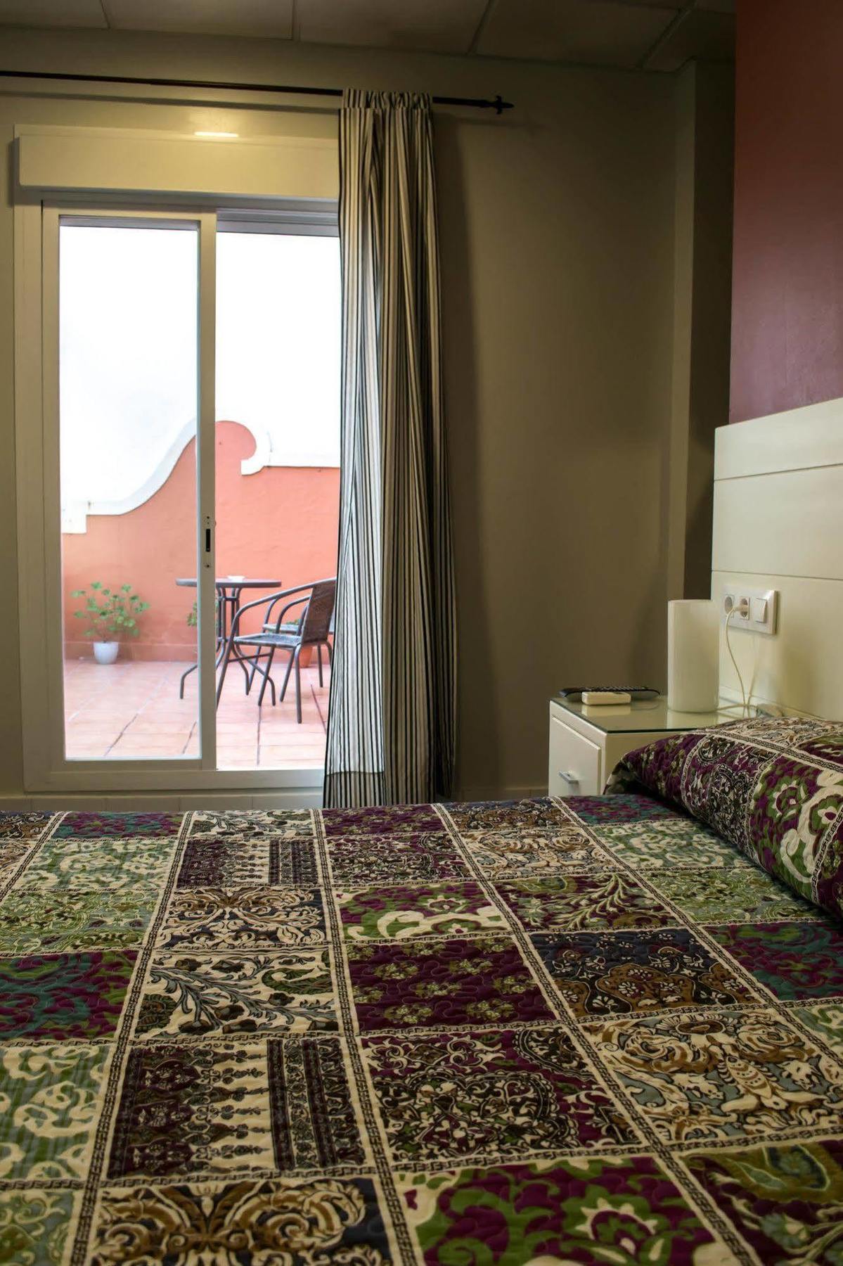 Hostal San Vicente II Севиля Екстериор снимка