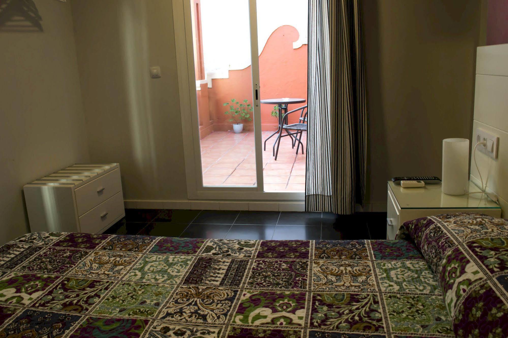 Hostal San Vicente II Севиля Екстериор снимка