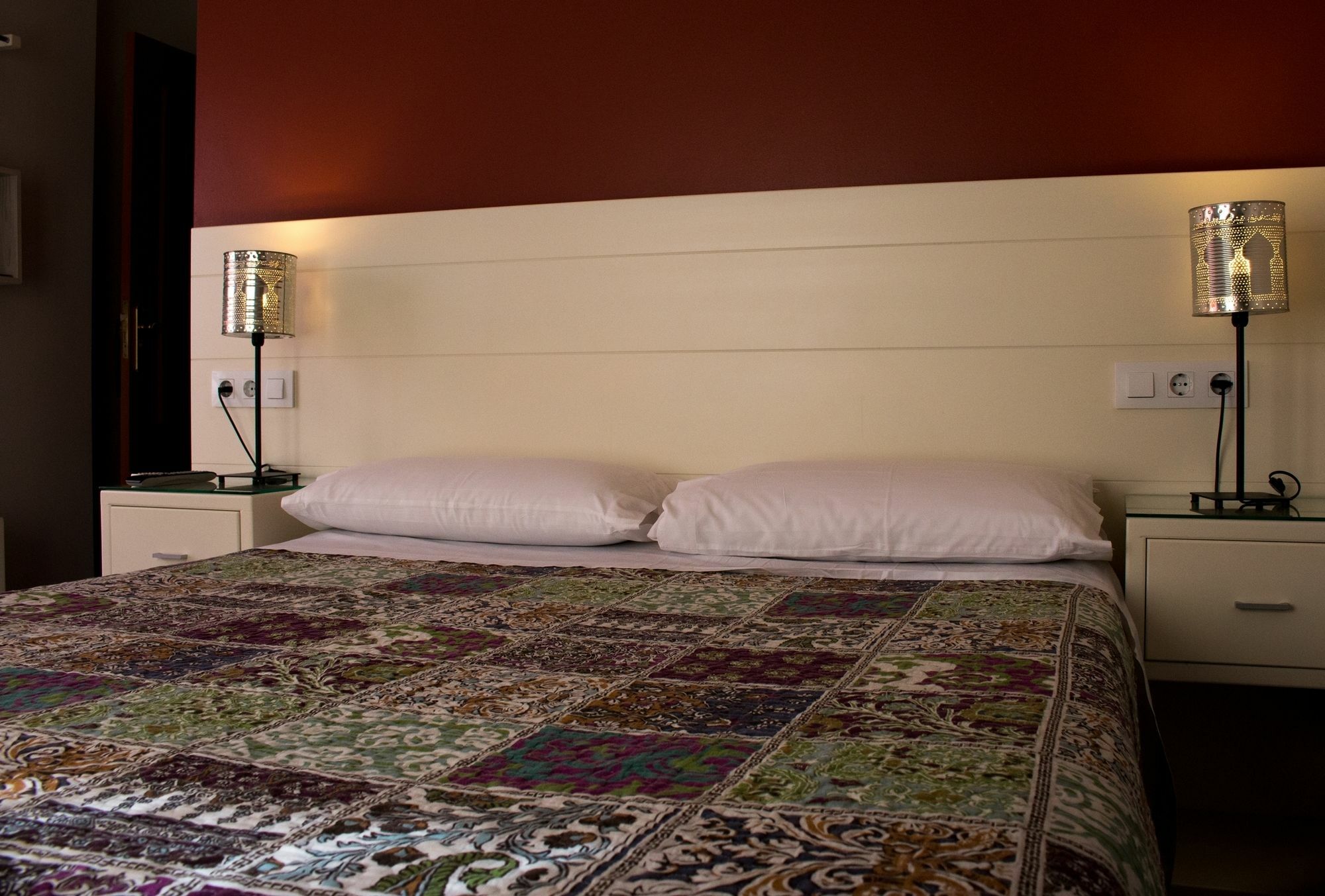Hostal San Vicente II Севиля Екстериор снимка