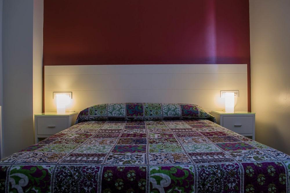 Hostal San Vicente II Севиля Екстериор снимка